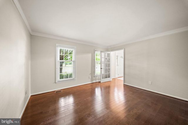 2711 MUSTANG DR, Herndon, VA 20171