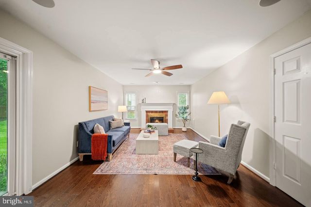 2711 MUSTANG DR, Herndon, VA 20171