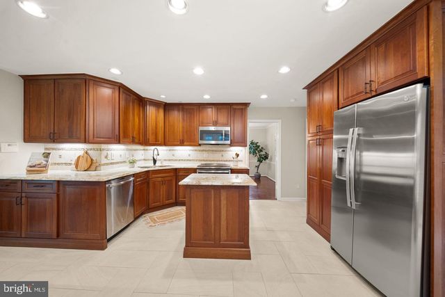 2711 MUSTANG DR, Herndon, VA 20171
