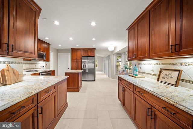 2711 MUSTANG DR, Herndon, VA 20171