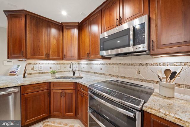 2711 MUSTANG DR, Herndon, VA 20171