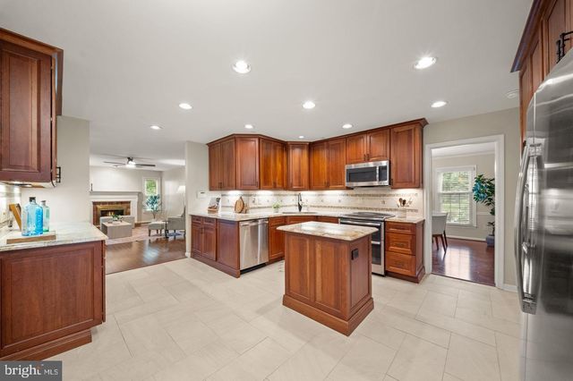 2711 MUSTANG DR, Herndon, VA 20171