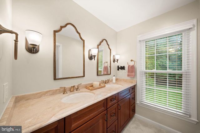 2711 MUSTANG DR, Herndon, VA 20171