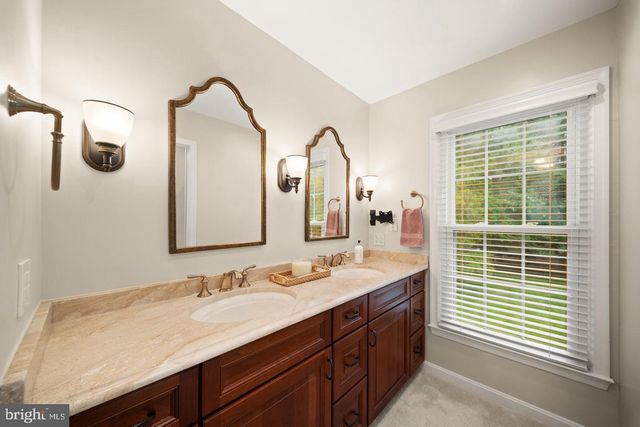 2711 MUSTANG DR, Herndon, VA 20171