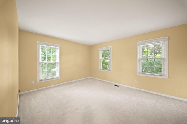 2711 MUSTANG DR, Herndon, VA 20171