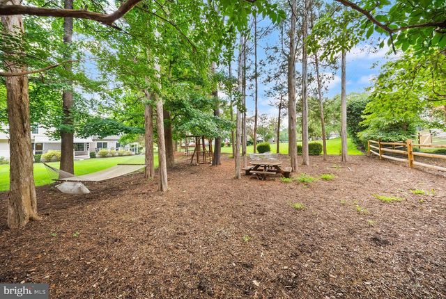 2711 MUSTANG DR, Herndon, VA 20171