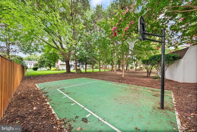 2711 MUSTANG DR, Herndon, VA 20171