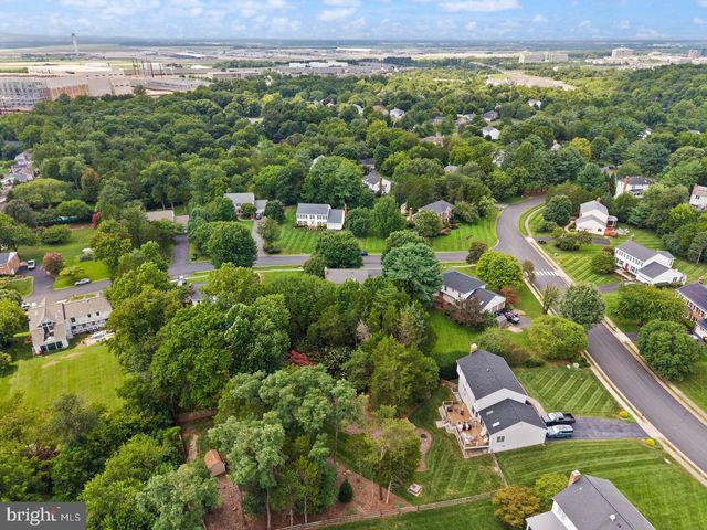 2711 MUSTANG DR, Herndon, VA 20171
