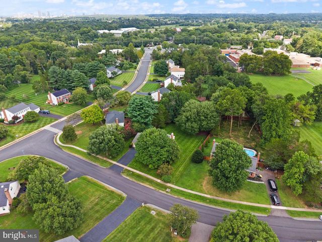 2711 MUSTANG DR, Herndon, VA 20171
