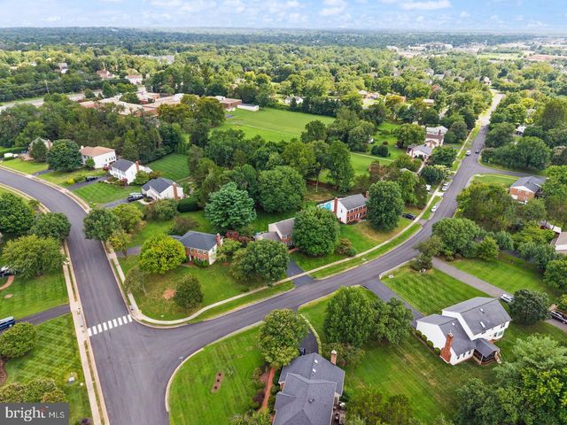 2711 MUSTANG DR, Herndon, VA 20171