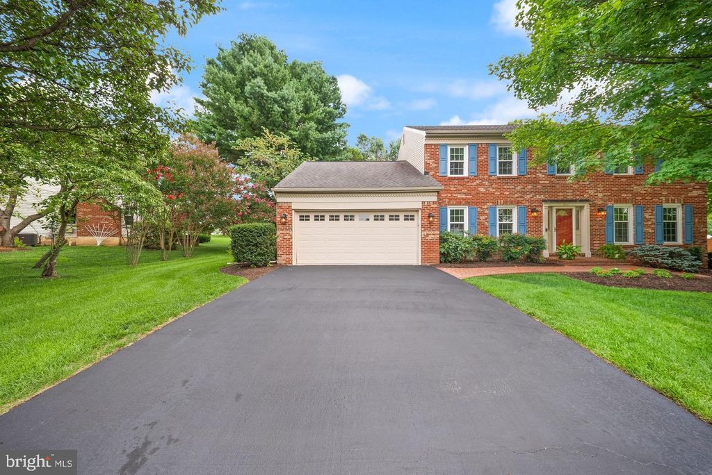 2711 MUSTANG DR, Herndon, VA 20171