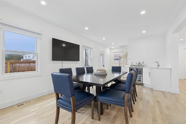 10 Sagamore Road, Hampton Bays, NY 11946