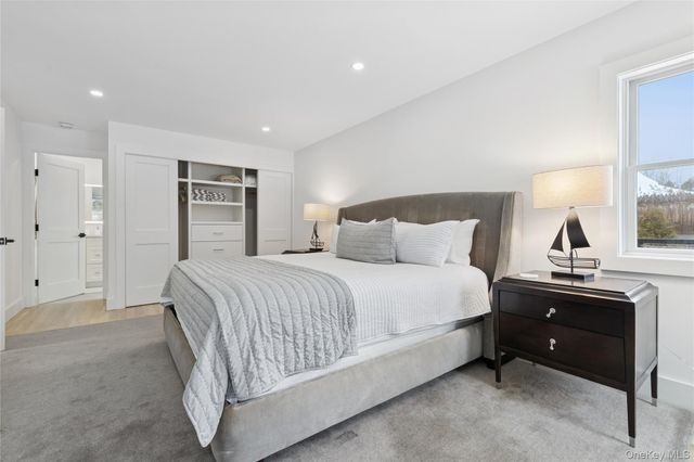 10 Sagamore Road, Hampton Bays, NY 11946