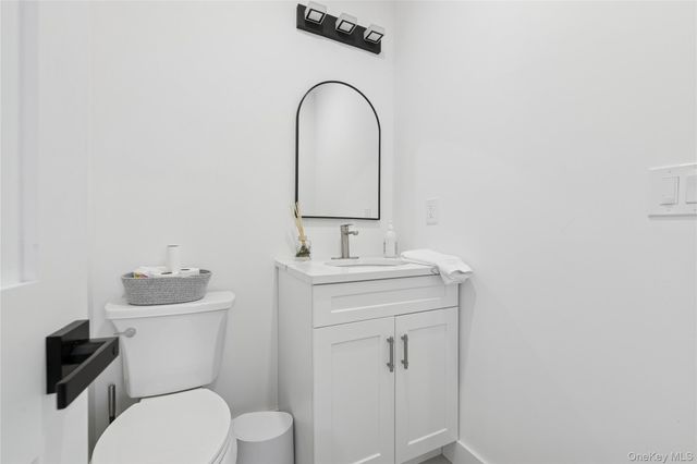 10 Sagamore Road, Hampton Bays, NY 11946