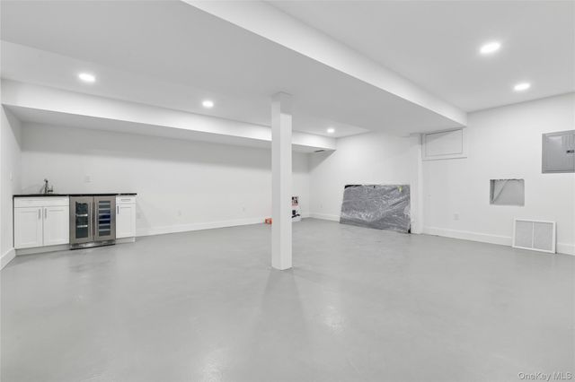 10 Sagamore Road, Hampton Bays, NY 11946