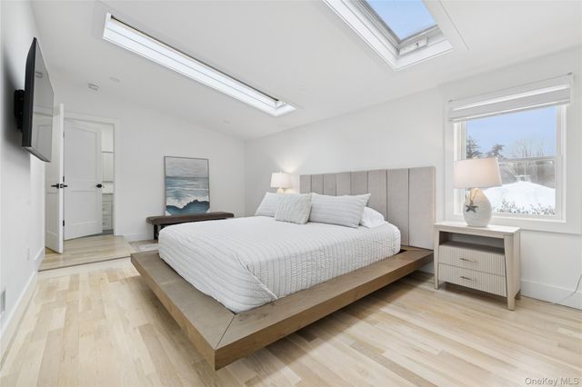 10 Sagamore Road, Hampton Bays, NY 11946