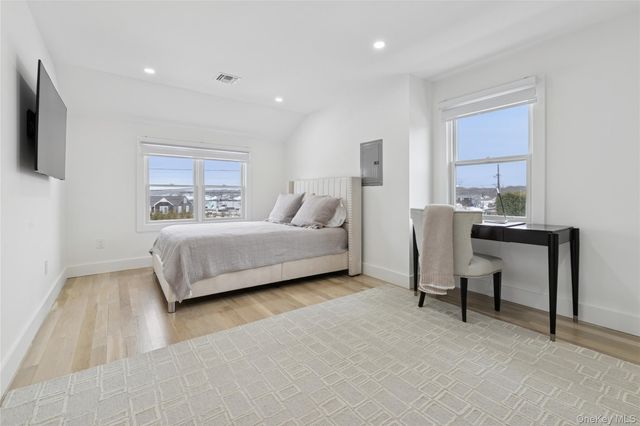 10 Sagamore Road, Hampton Bays, NY 11946