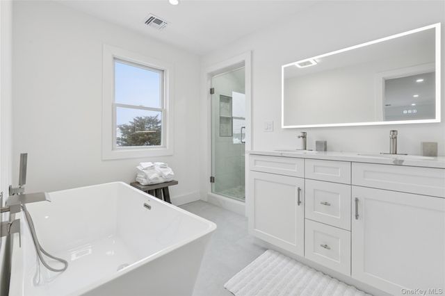 10 Sagamore Road, Hampton Bays, NY 11946