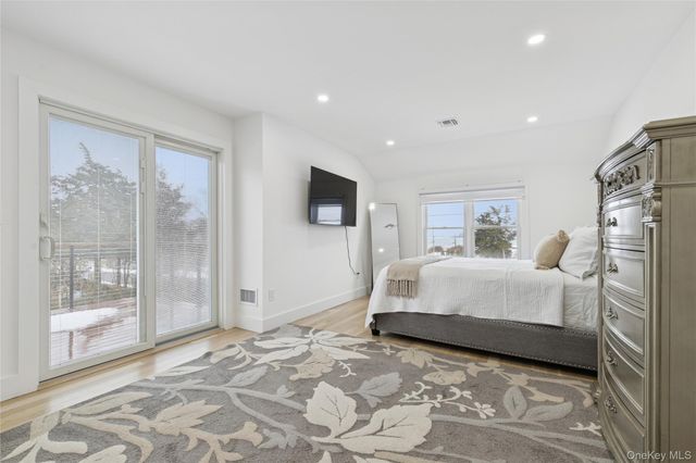 10 Sagamore Road, Hampton Bays, NY 11946