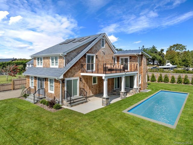 10 Sagamore Road, Hampton Bays, NY 11946