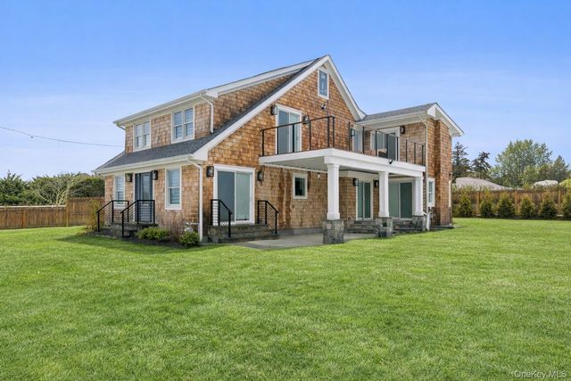 10 Sagamore Road, Hampton Bays, NY 11946