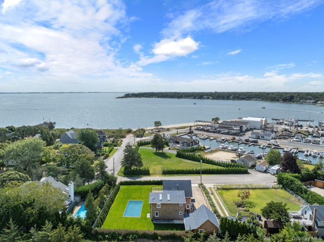 10 Sagamore Road, Hampton Bays, NY 11946