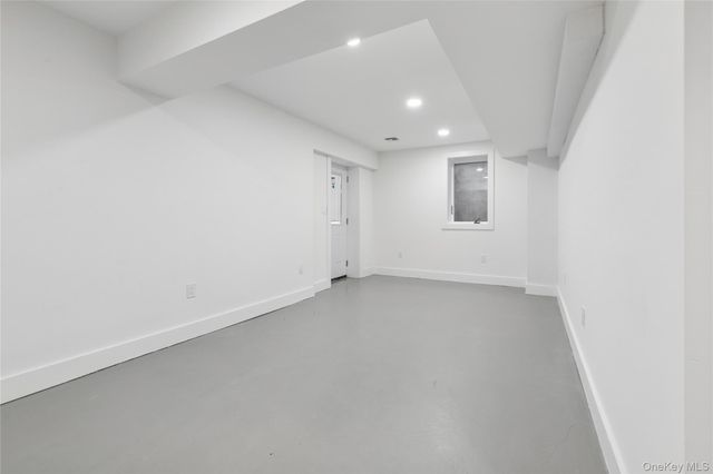 10 Sagamore Road, Hampton Bays, NY 11946