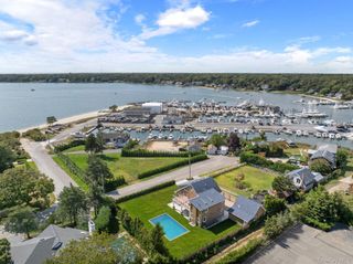 10 Sagamore Road, Hampton Bays, NY 11946