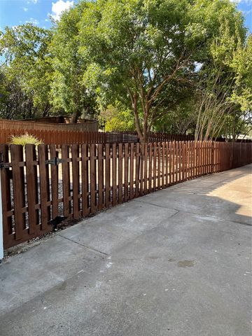 1129 Scenic Drive, Granbury, TX 76048