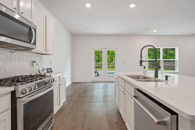 100 W Oak Trees Lane, Freeport, FL 32439