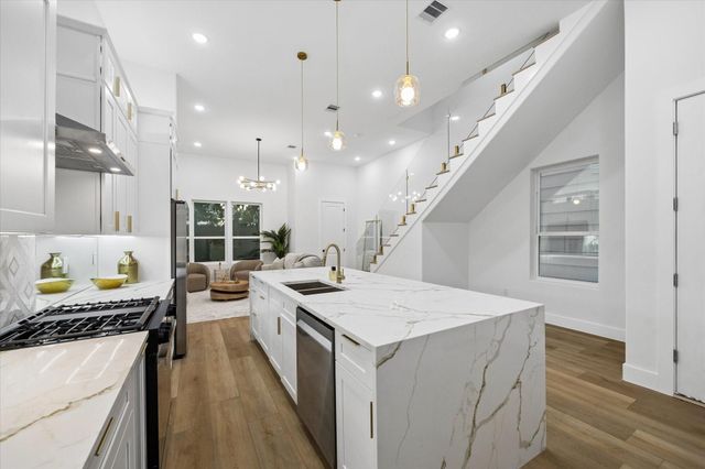 116 Velasco Street, Houston, TX 77003