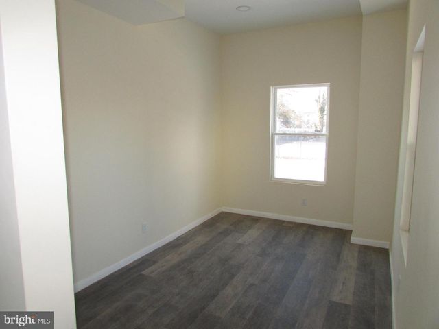 20 PINE ST, Beverly, NJ 08010