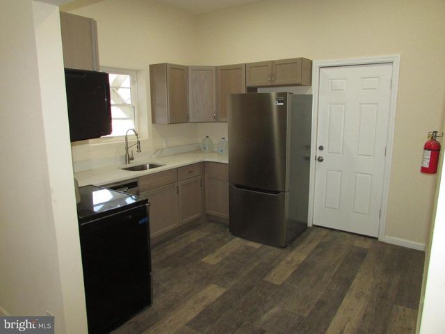 20 PINE ST, Beverly, NJ 08010