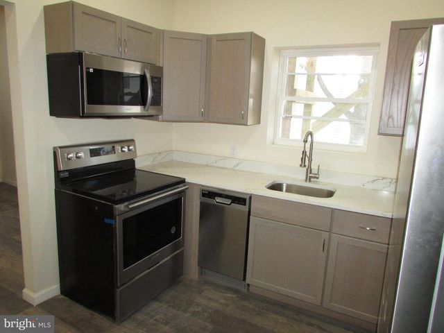 20 PINE ST, Beverly, NJ 08010