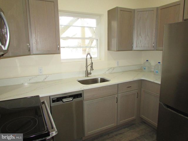 20 PINE ST, Beverly, NJ 08010