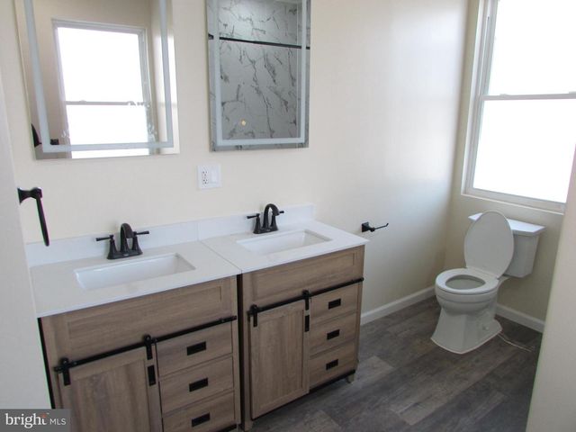 20 PINE ST, Beverly, NJ 08010