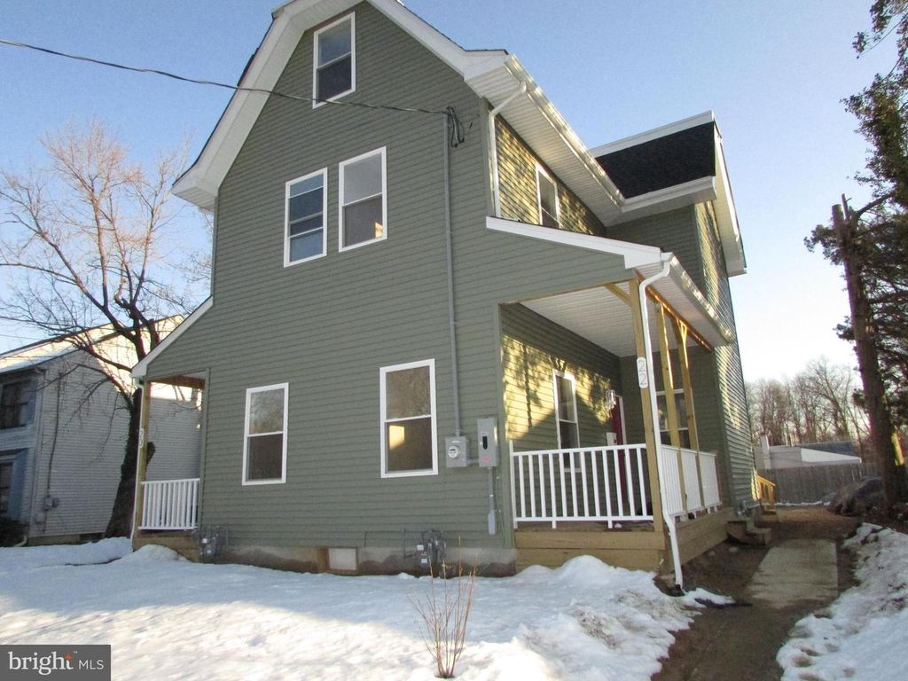 20 PINE ST, Beverly, NJ 08010