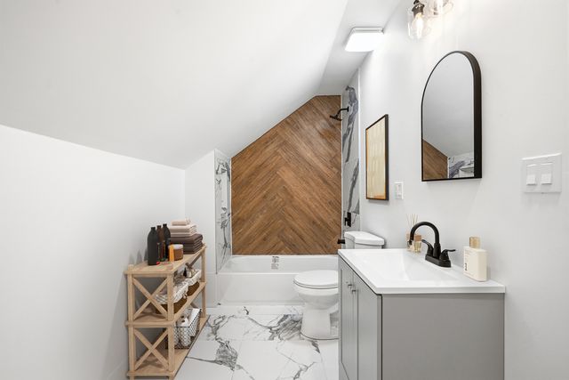 7955 S Colfax Avenue, Chicago, IL 60617