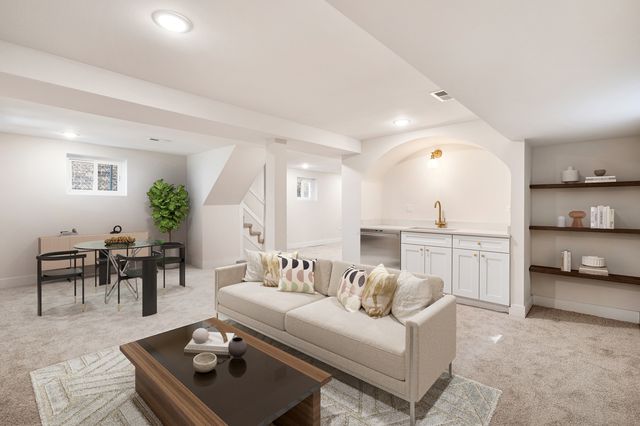 7955 S Colfax Avenue, Chicago, IL 60617