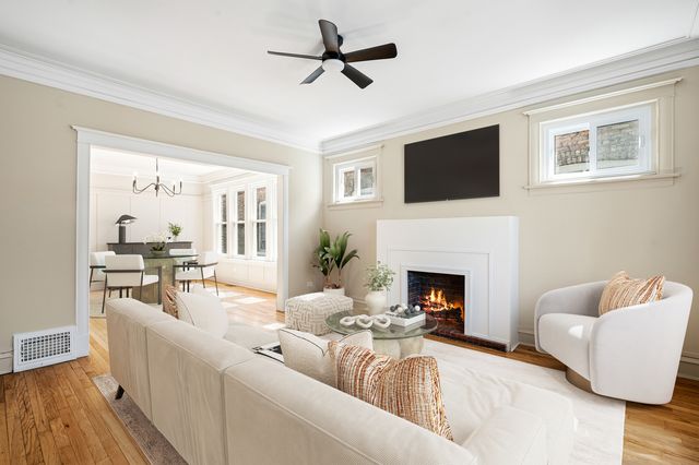 7955 S Colfax Avenue, Chicago, IL 60617