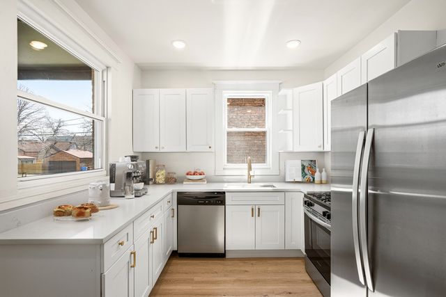 7955 S Colfax Avenue, Chicago, IL 60617