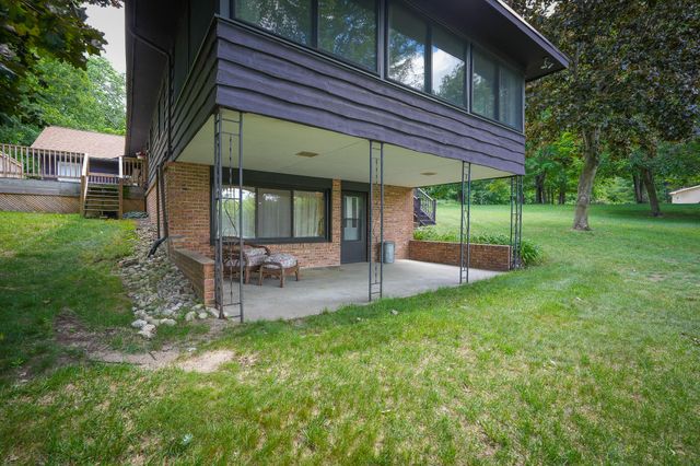 9411 Maple Hill Road, Reynolds Twp, MI 49329