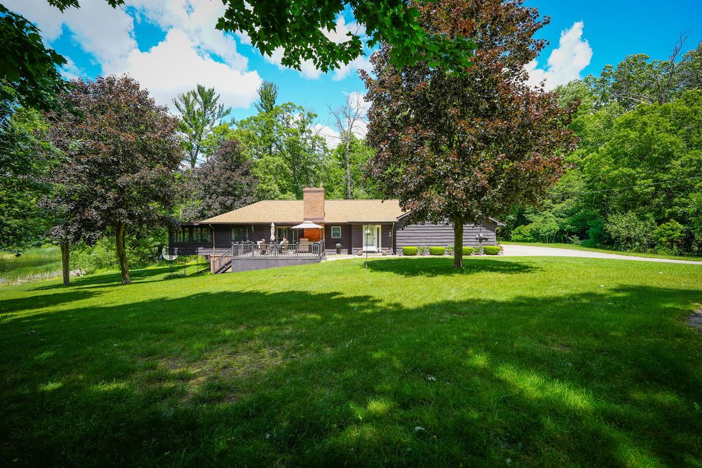 9411 Maple Hill Road, Reynolds Twp, MI 49329