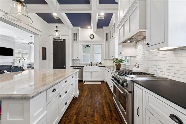 617 Harvard Street, Houston, TX 77007