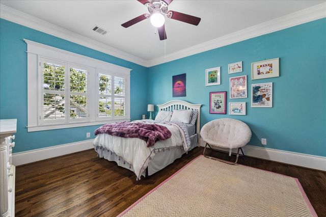 617 Harvard Street, Houston, TX 77007