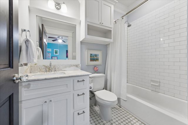 617 Harvard Street, Houston, TX 77007