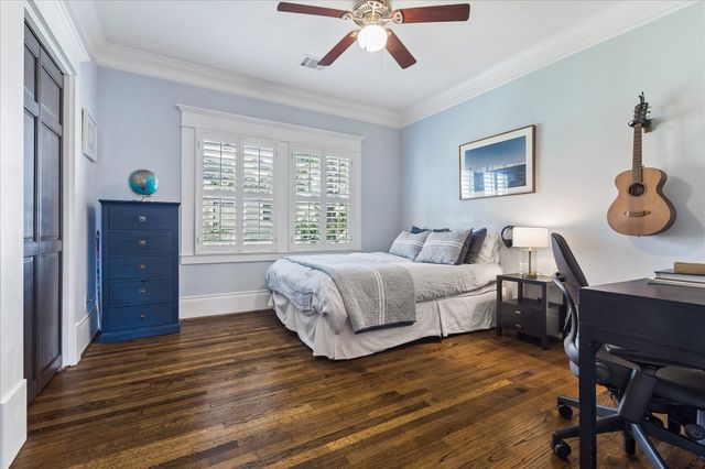 617 Harvard Street, Houston, TX 77007