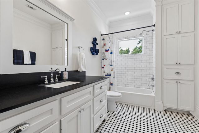 617 Harvard Street, Houston, TX 77007