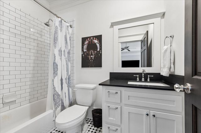 617 Harvard Street, Houston, TX 77007