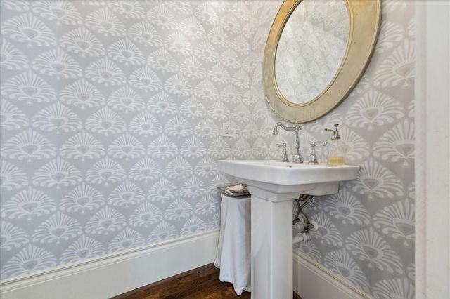 617 Harvard Street, Houston, TX 77007